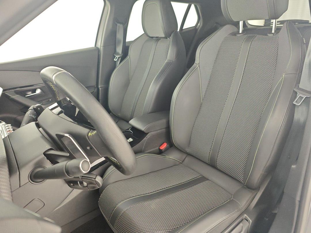 Peugeot 2008 Puretech 130 S&S EAT8 GT