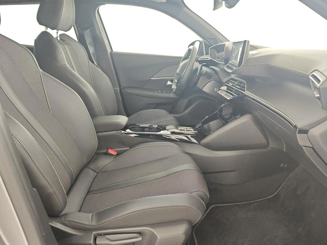 Peugeot 2008 Puretech 130 S&S EAT8 GT