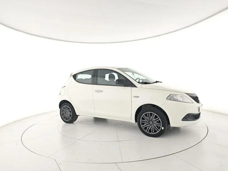 Lancia Ypsilon 1.0 FireFly S&S Hybrid Gold
