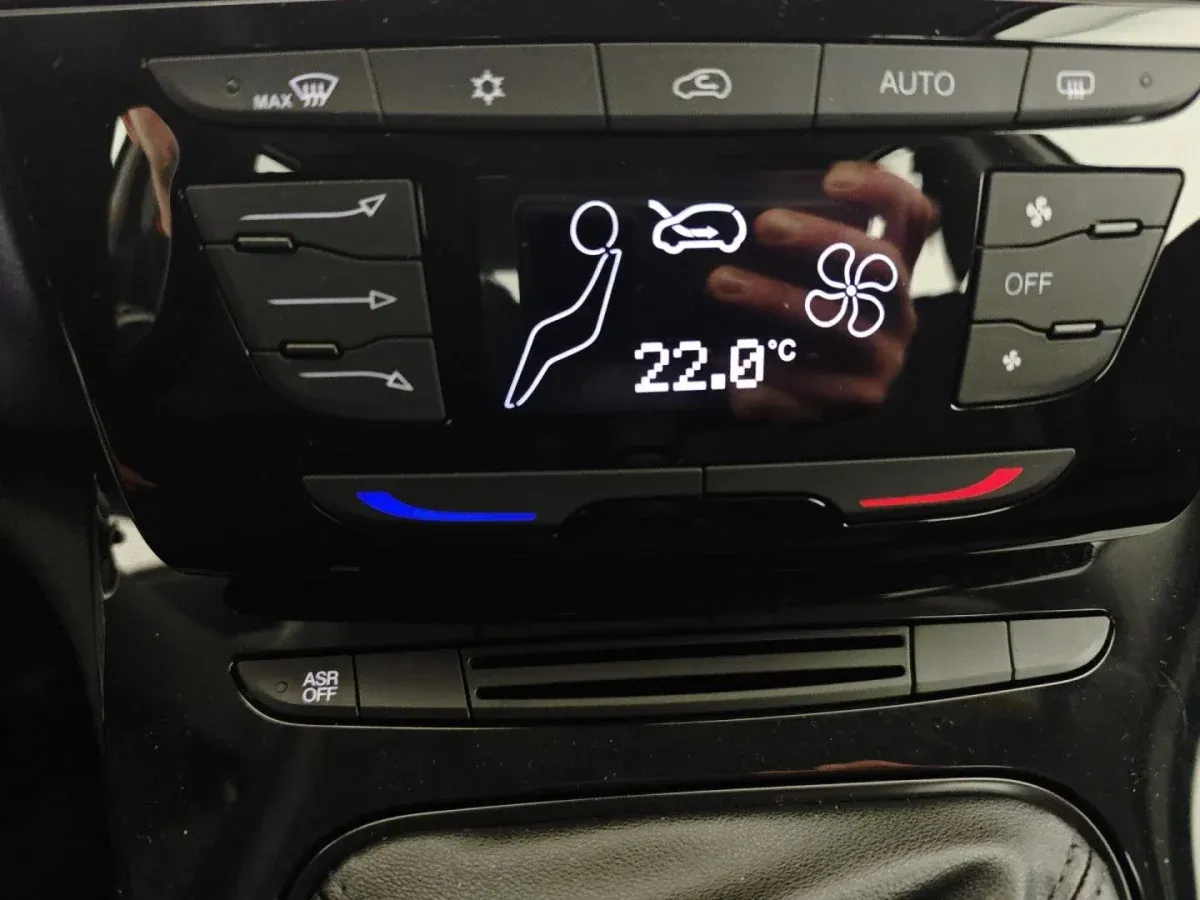 Lancia Ypsilon 1.0 FireFly S&S Hybrid Gold
