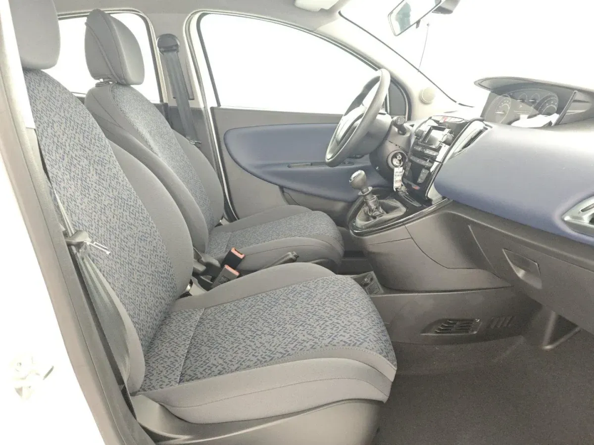 Lancia Ypsilon 1.0 FireFly S&S Hybrid Gold