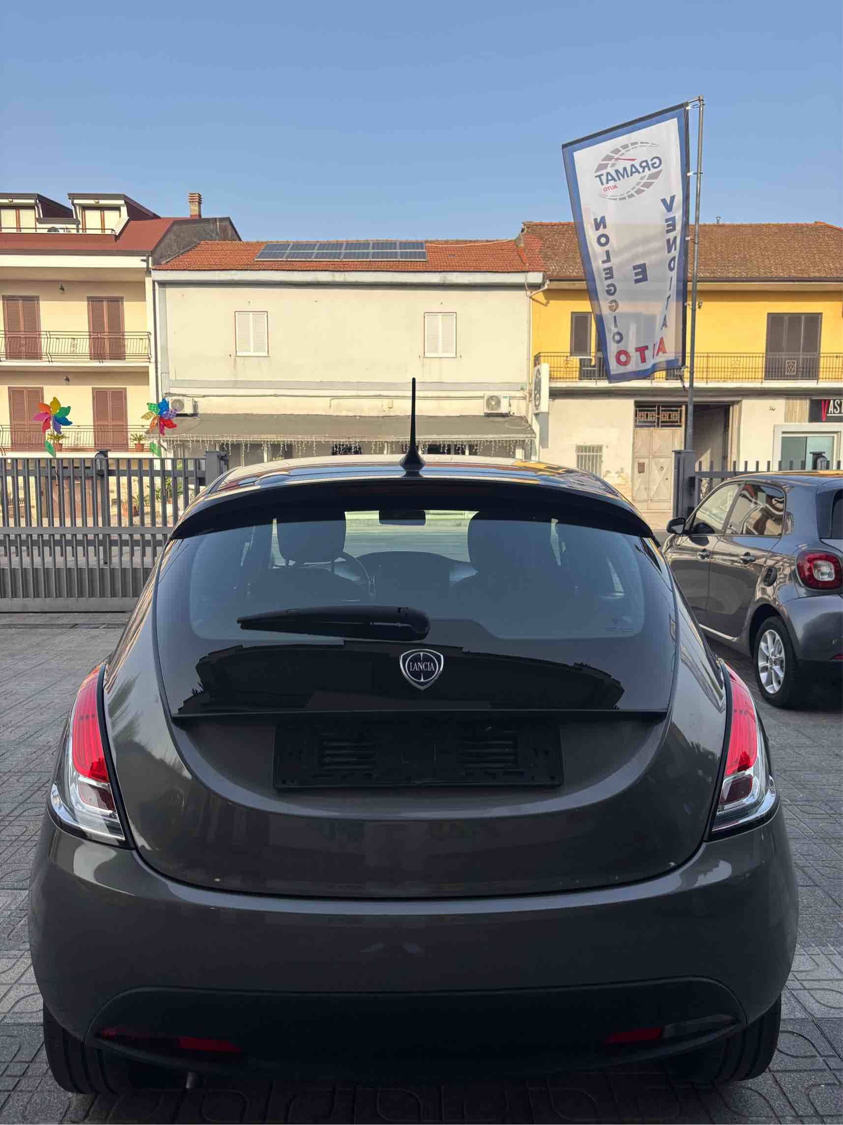 Lancia Ypsilon Hybrid Oro