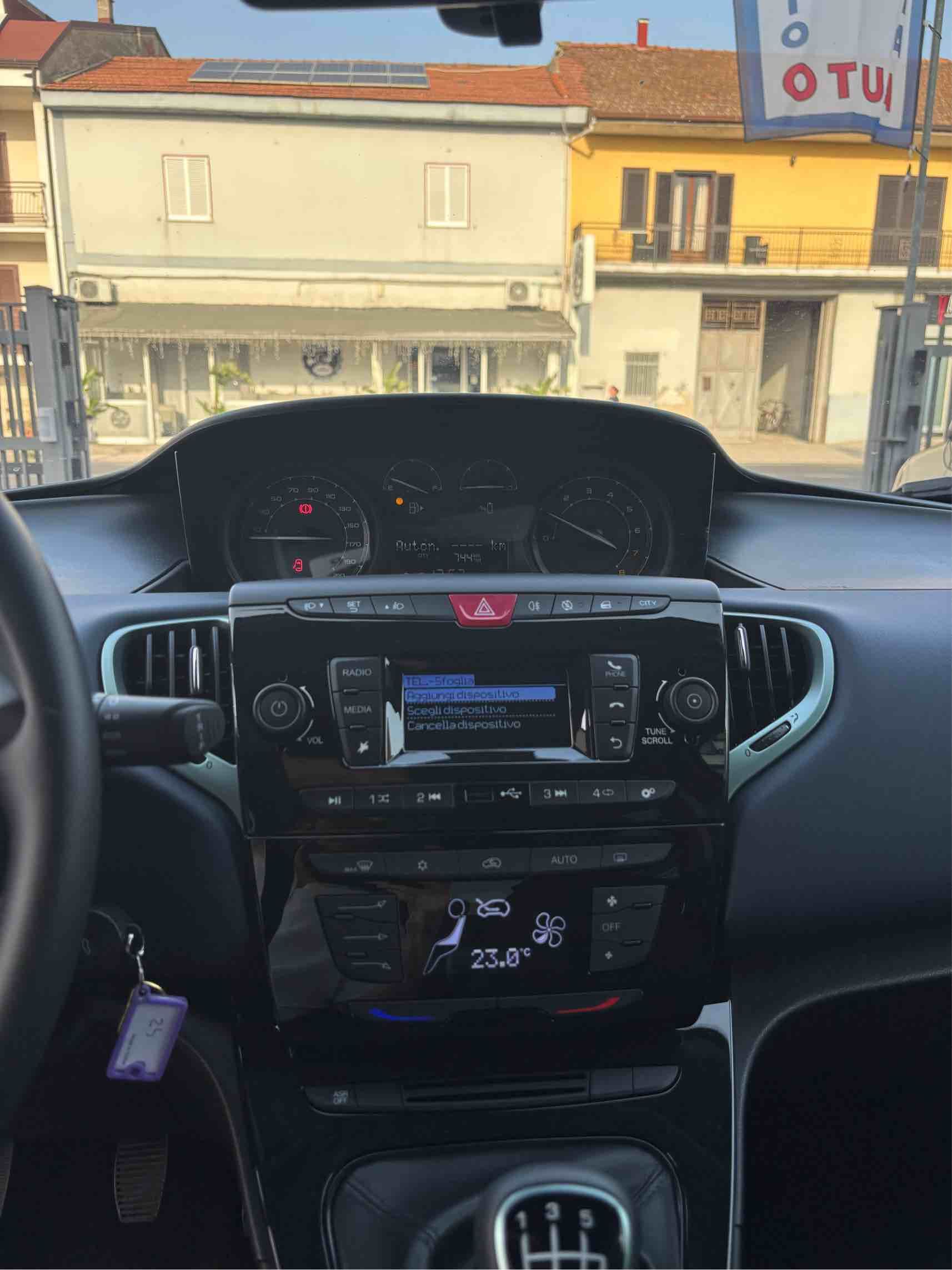 Lancia Ypsilon Hybrid Oro