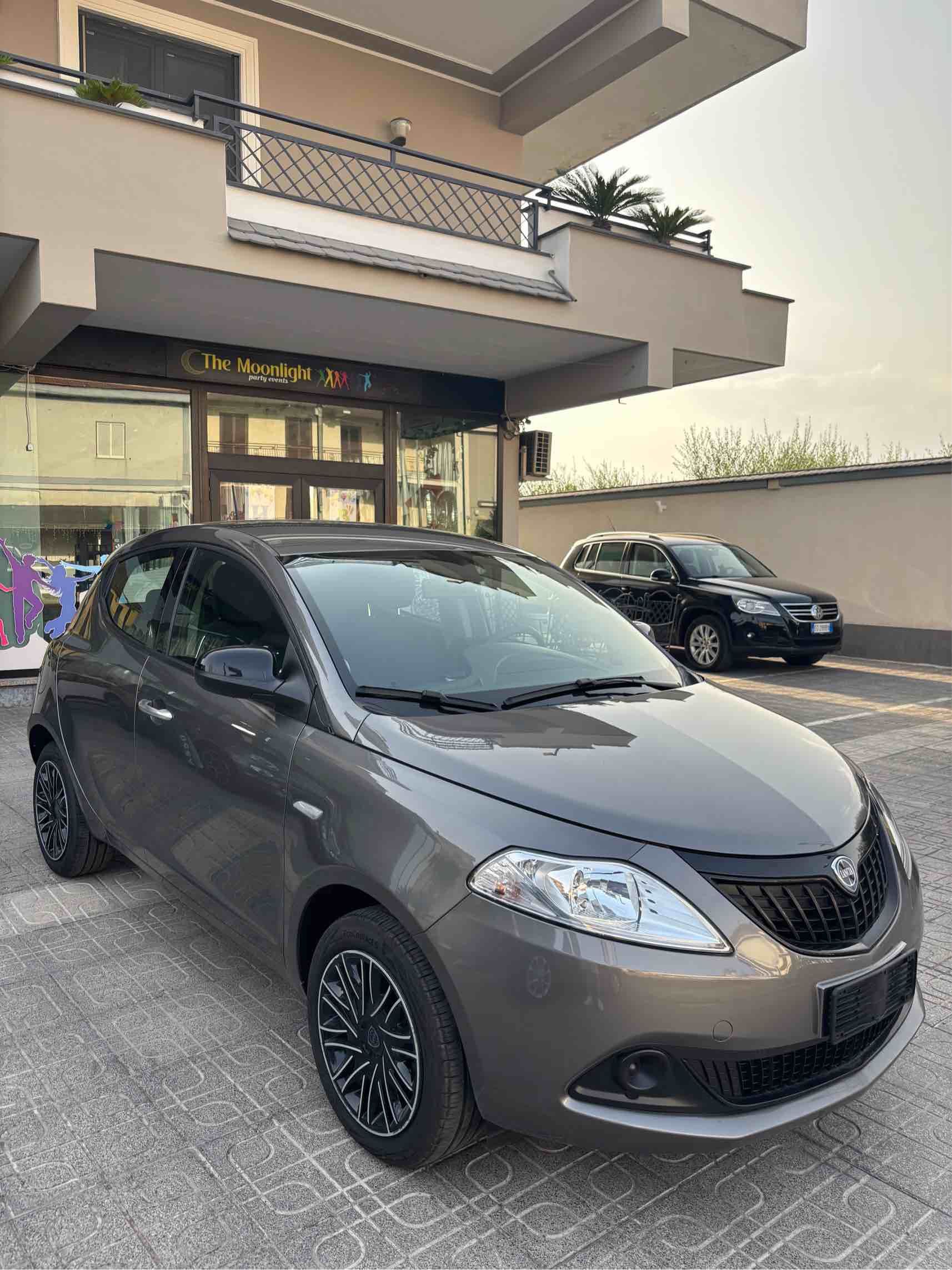 Lancia Ypsilon Hybrid Oro
