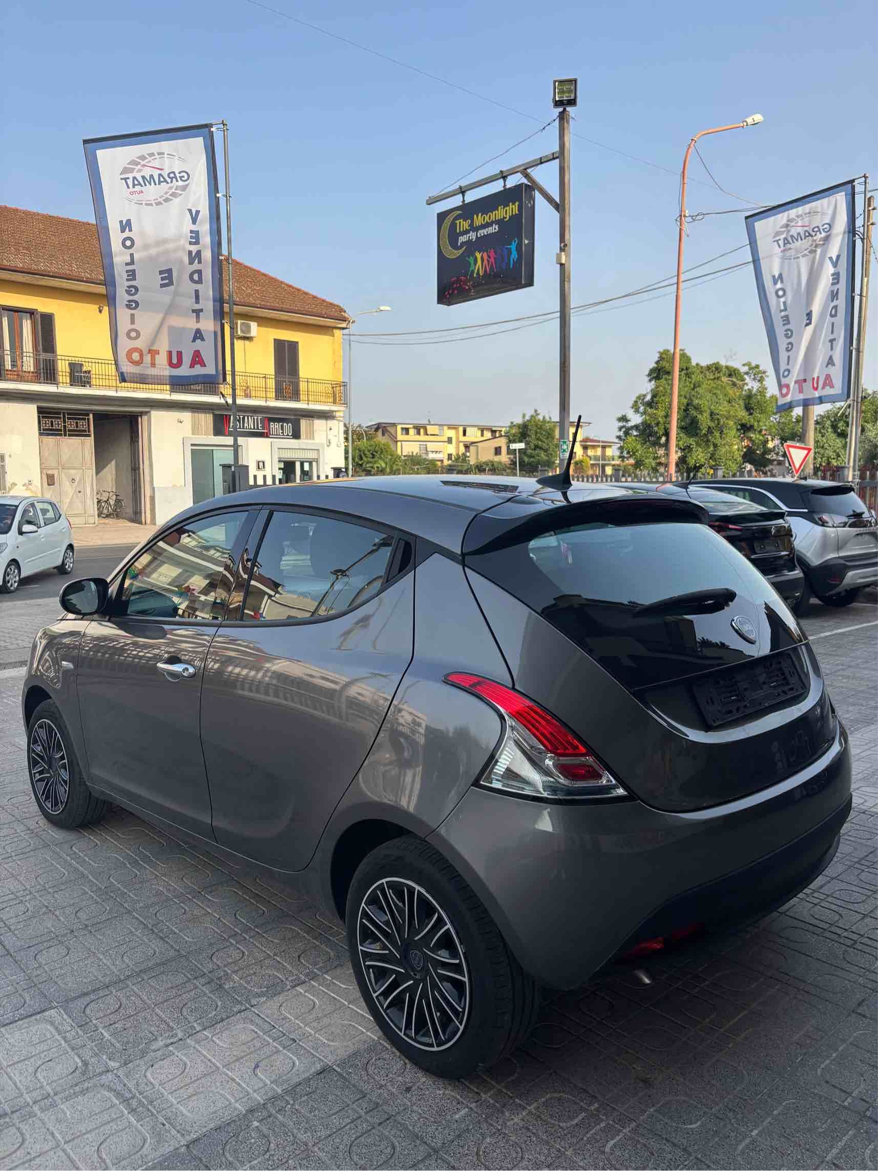 Lancia Ypsilon Hybrid Oro