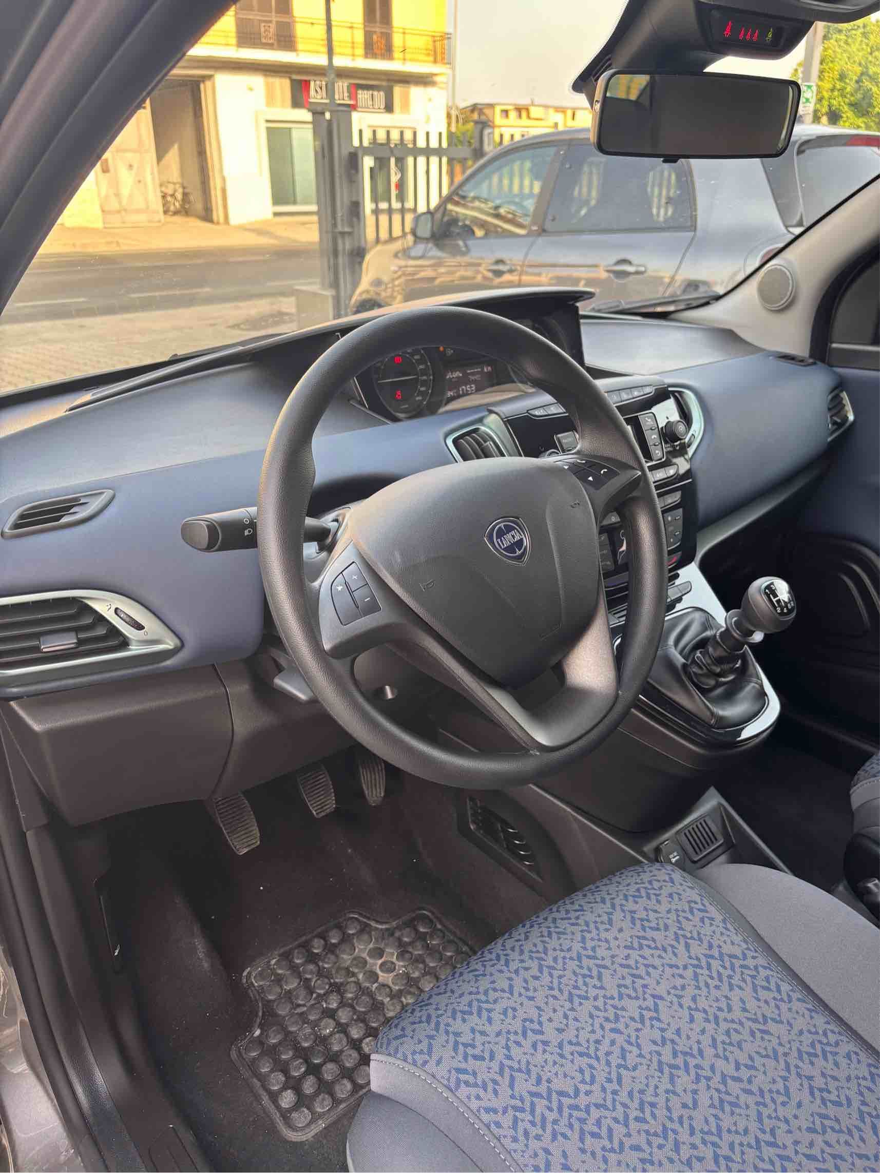 Lancia Ypsilon Hybrid Oro