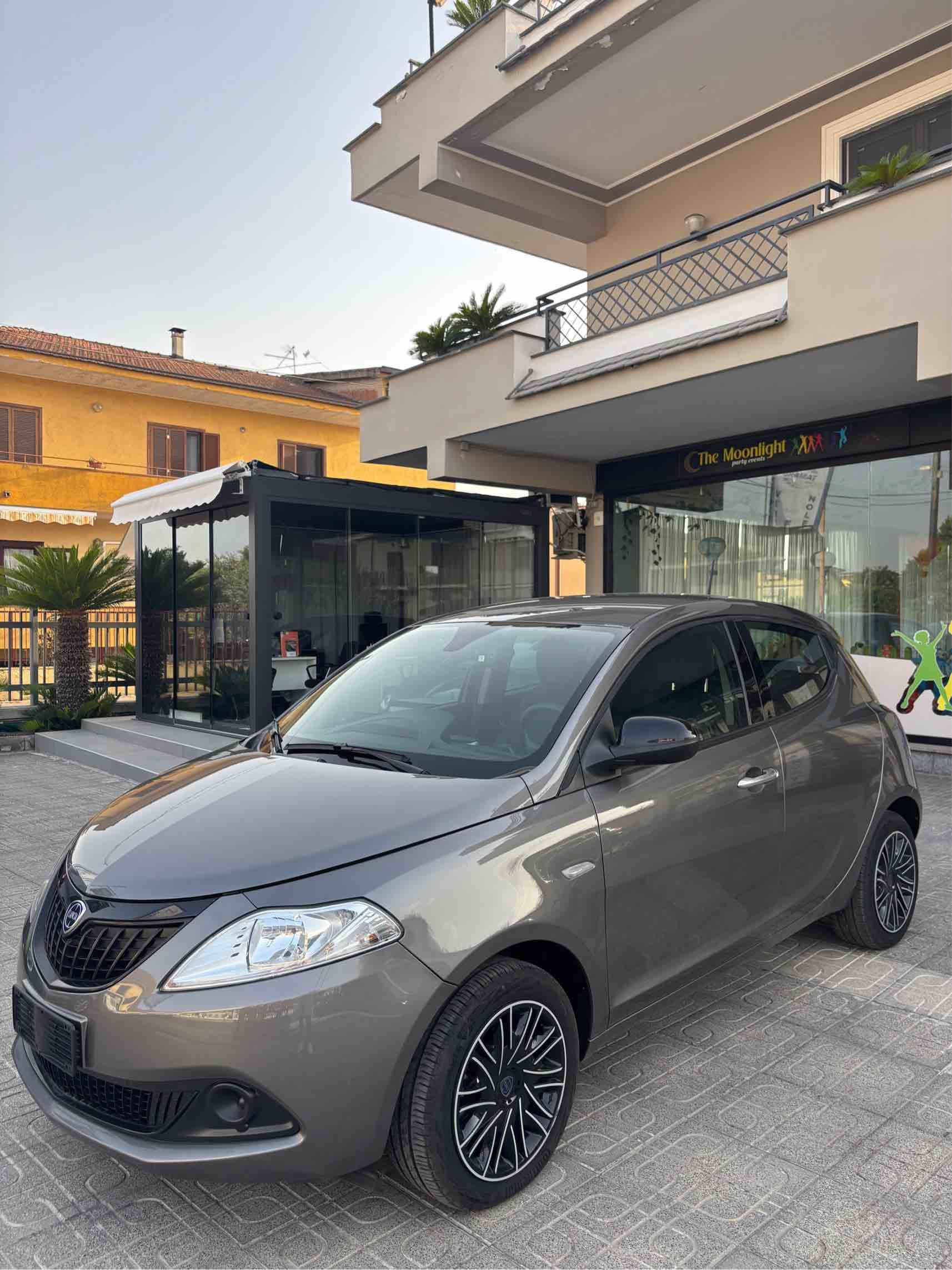 Lancia Ypsilon Hybrid Oro