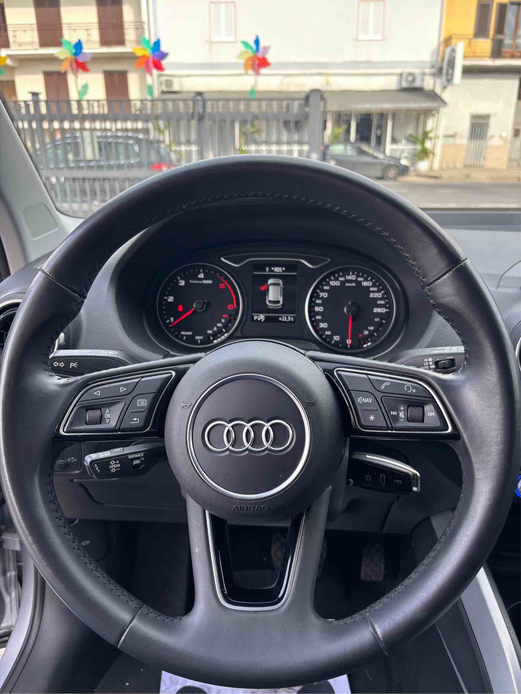 Audi Q2 s-tronic business (VENDUTA)