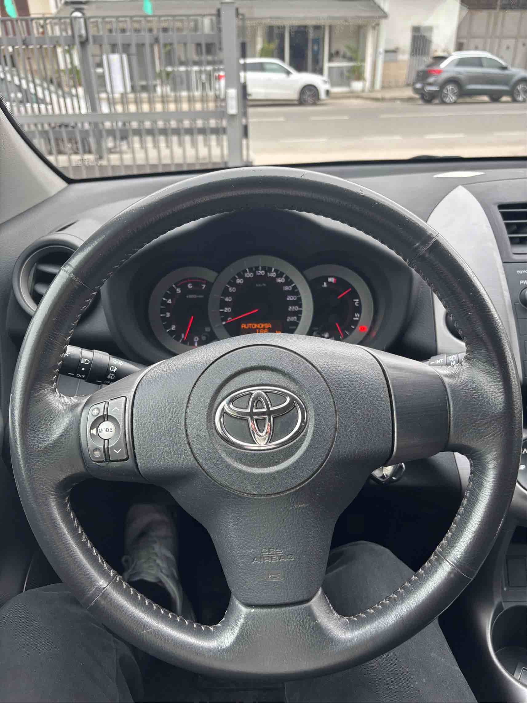 TOYOTA RAV4 (VENDUTA)