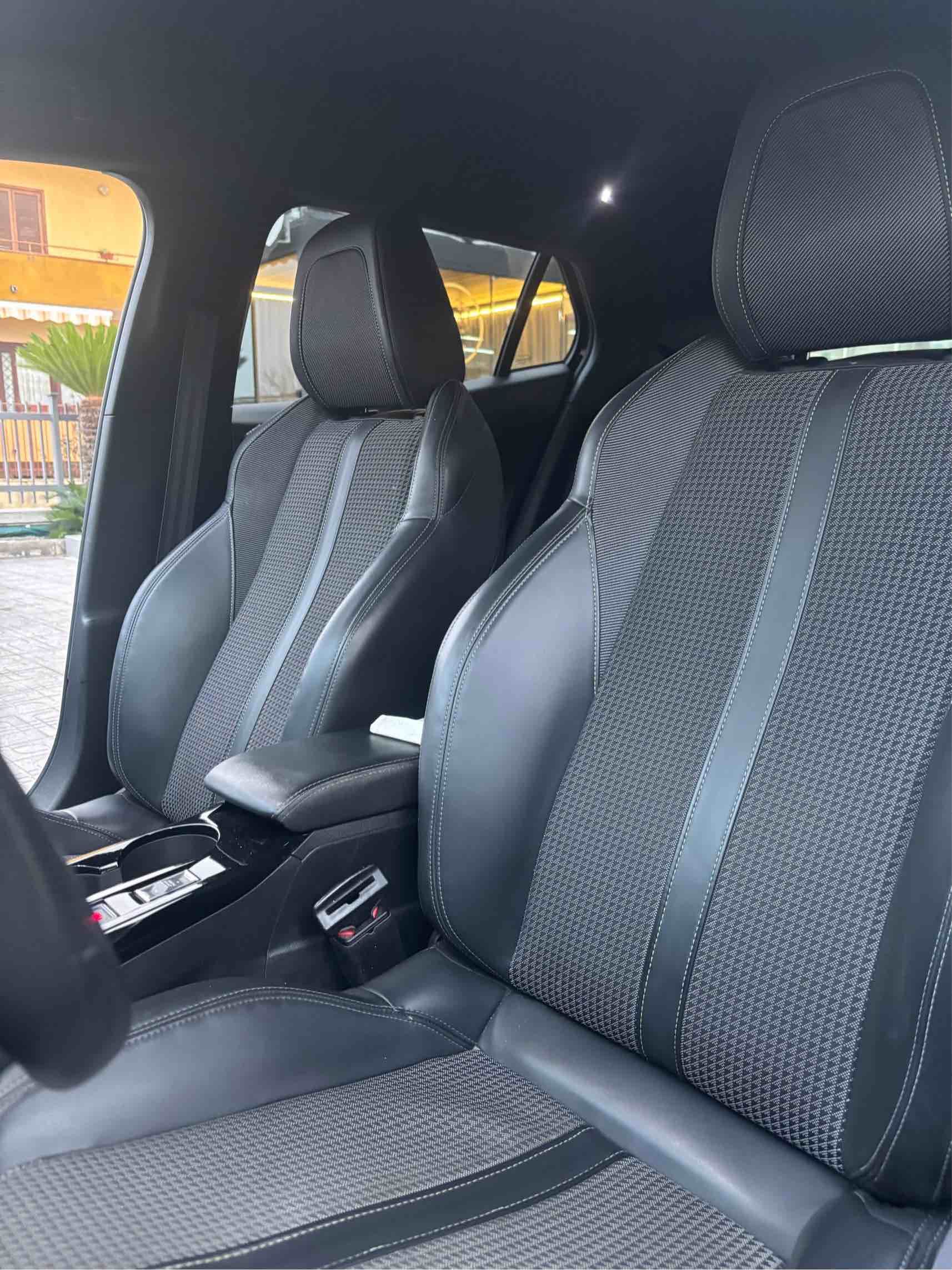 Peugeot 2008 GT EAT8