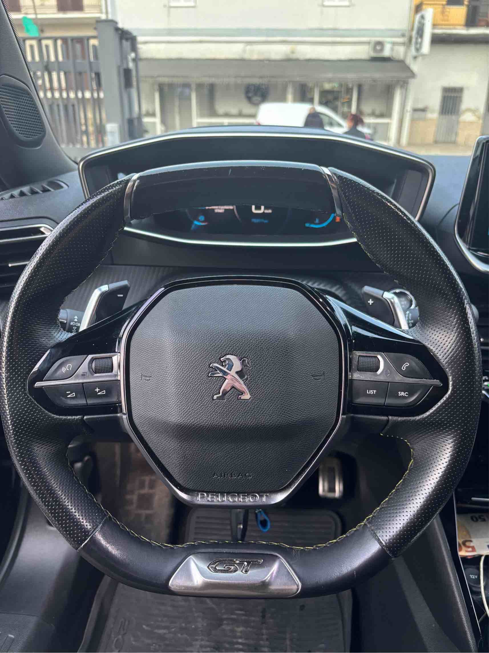 Peugeot 2008 GT EAT8