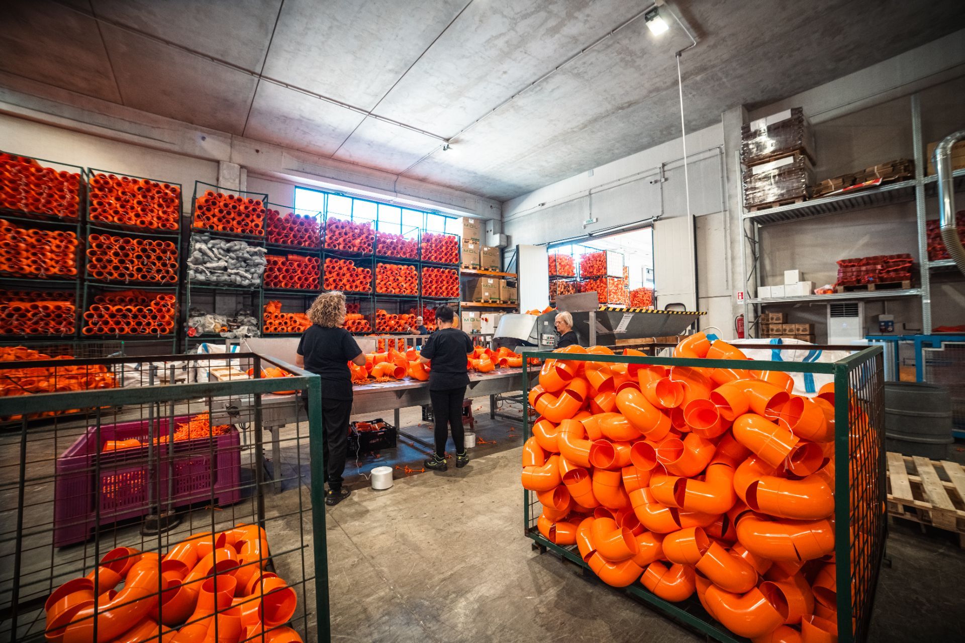 Logistics coordination in sorting area