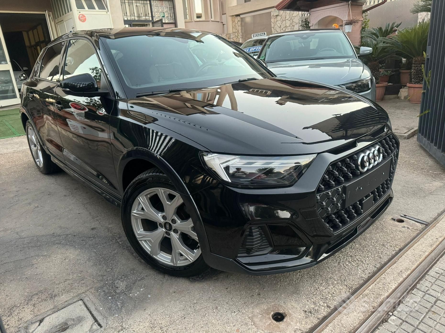 AUDI A1 ALLSTREET 30 TFSI S TRONIC IDENTITY BLACK