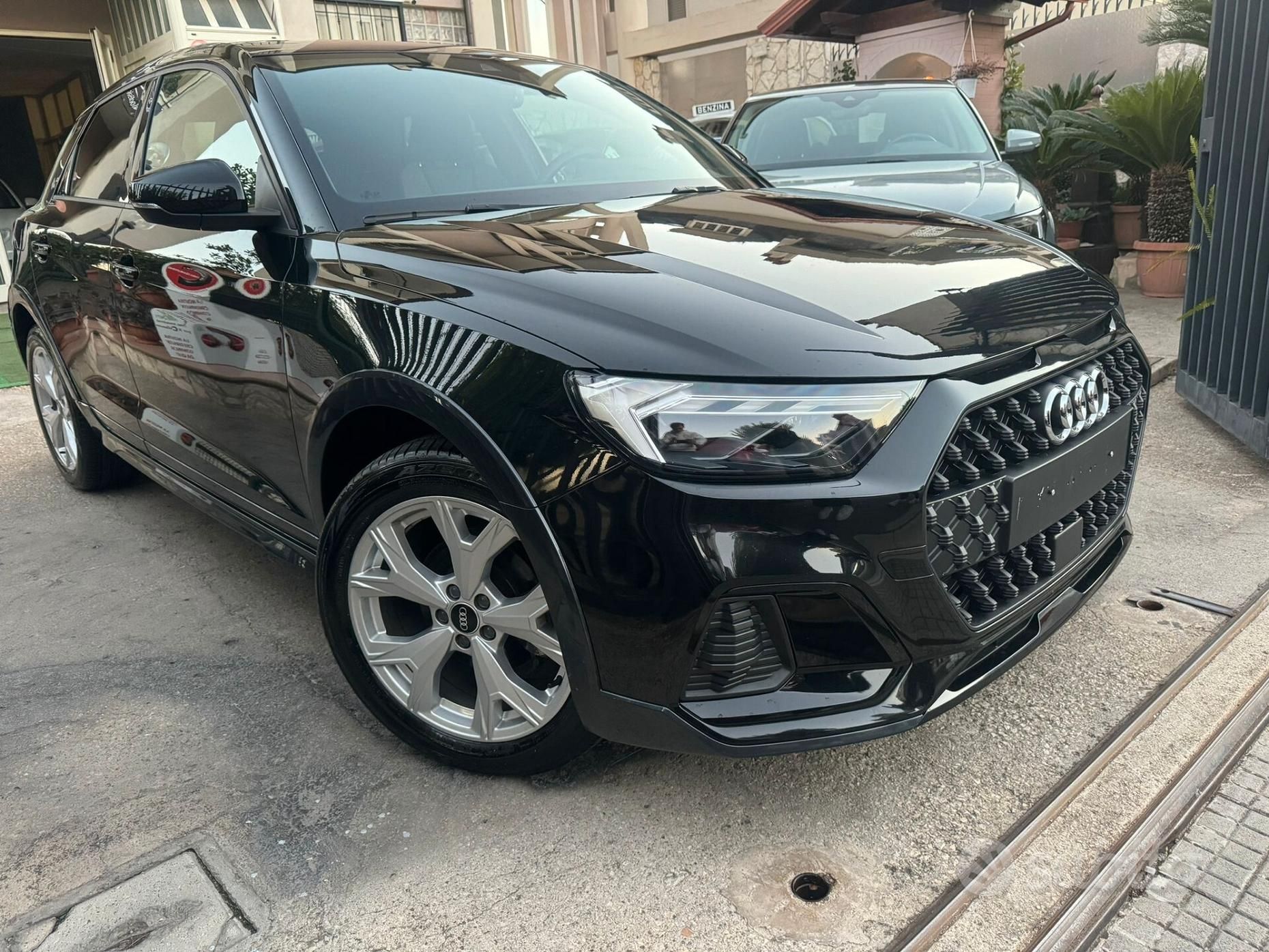AUDI A1 ALLSTREET 30 TFSI S TRONIC IDENTITY BLACK