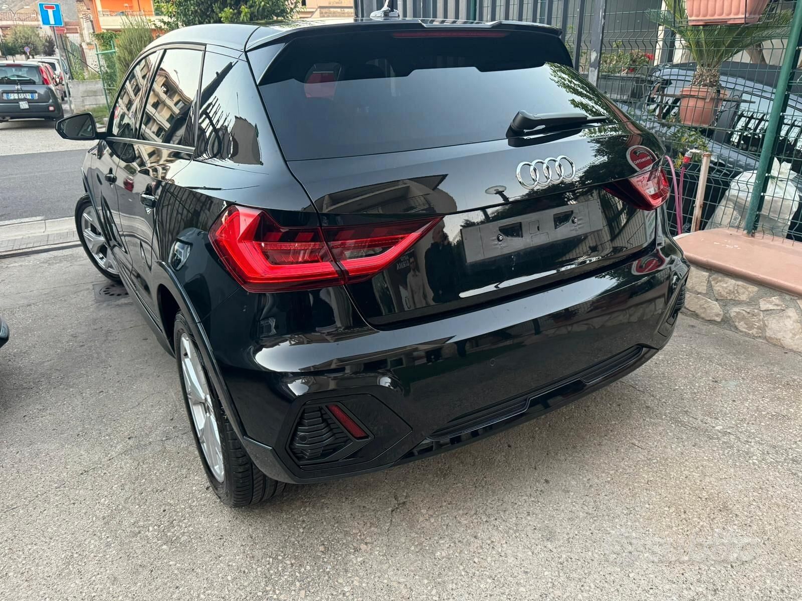 AUDI A1 ALLSTREET 30 TFSI S TRONIC IDENTITY BLACK