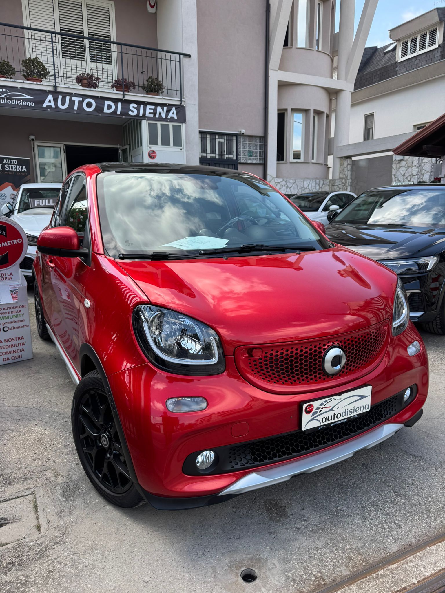 🔥 Rara, grintosa e fuori dal comune: questa Smart Forfour Crosstown è una vera chicca introvabile 🚗✨