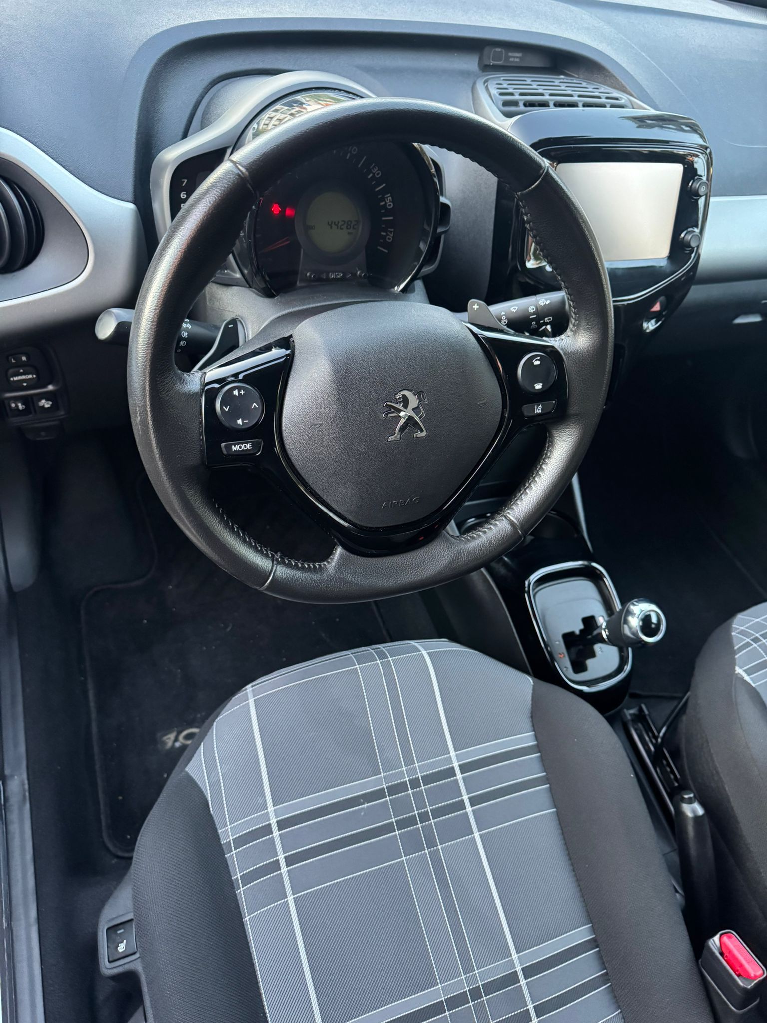 ✨ Compatta, elegante e super accessoriata: questa Peugeot 108 automatica è una vera FULL OPTIONAL introvabile 🚗💎