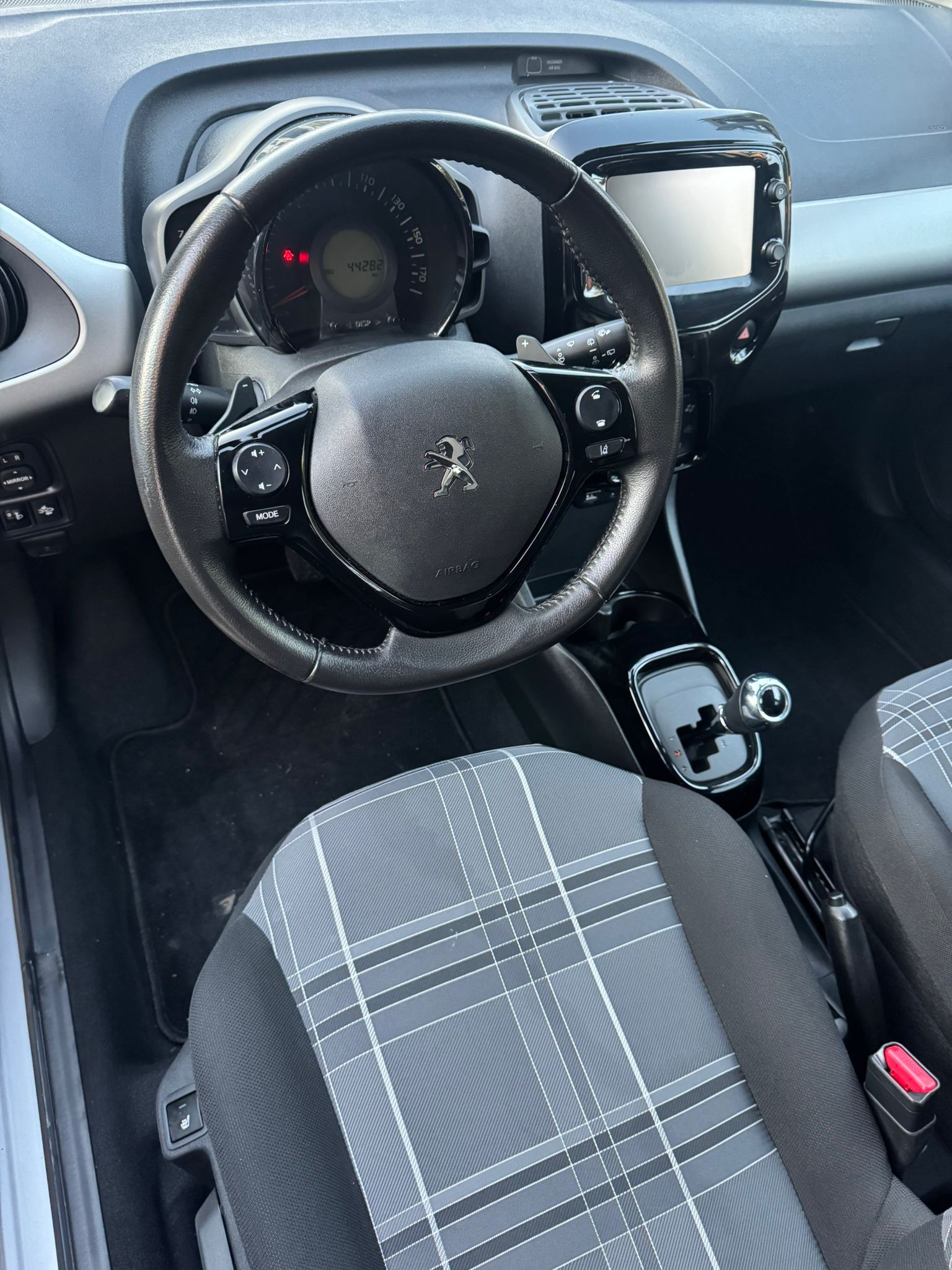 ✨ Compatta, elegante e super accessoriata: questa Peugeot 108 automatica è una vera FULL OPTIONAL introvabile 🚗💎
