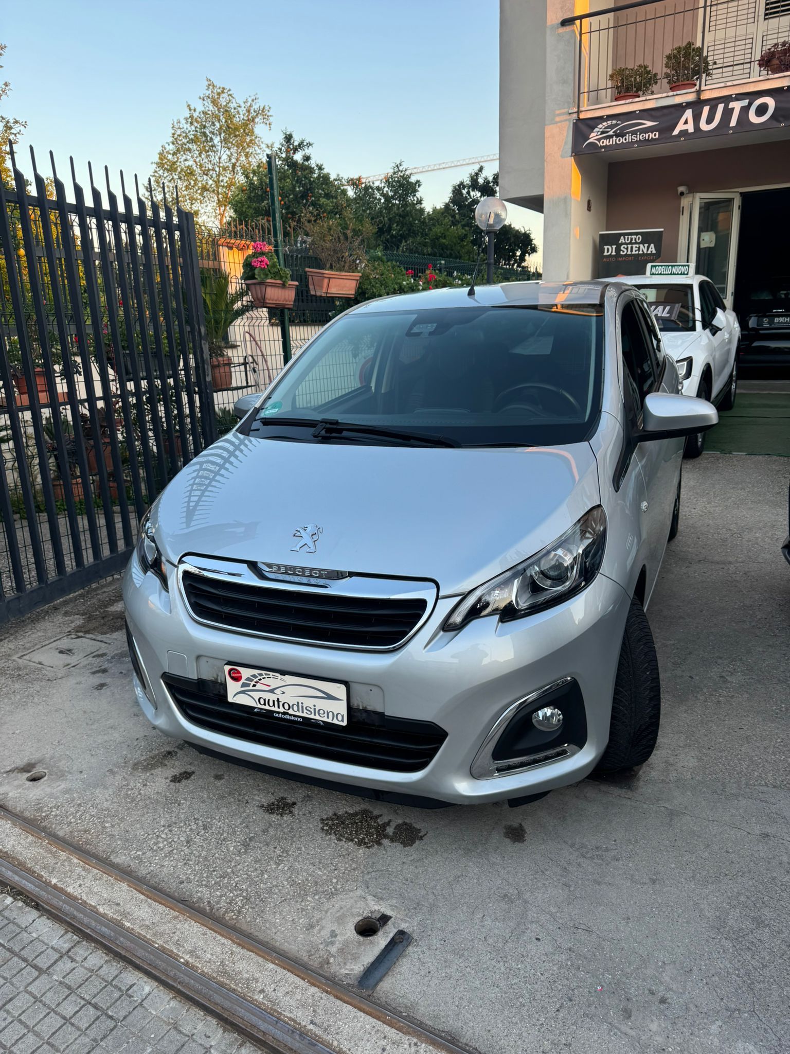 ✨ Compatta, elegante e super accessoriata: questa Peugeot 108 automatica è una vera FULL OPTIONAL introvabile 🚗💎