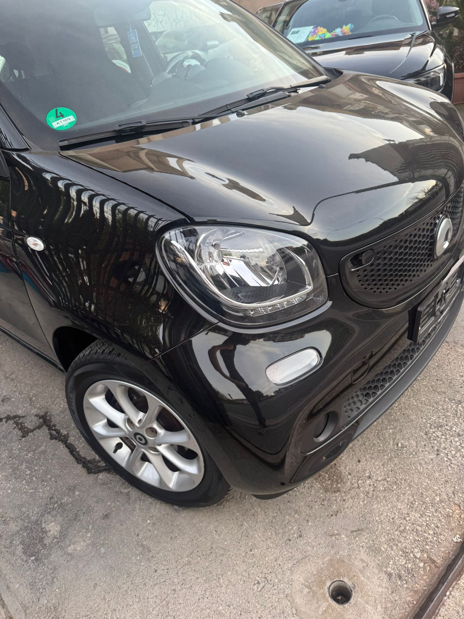 🔥 Smart ForFour Total Black – compatta fuori, completa dentro 🔥