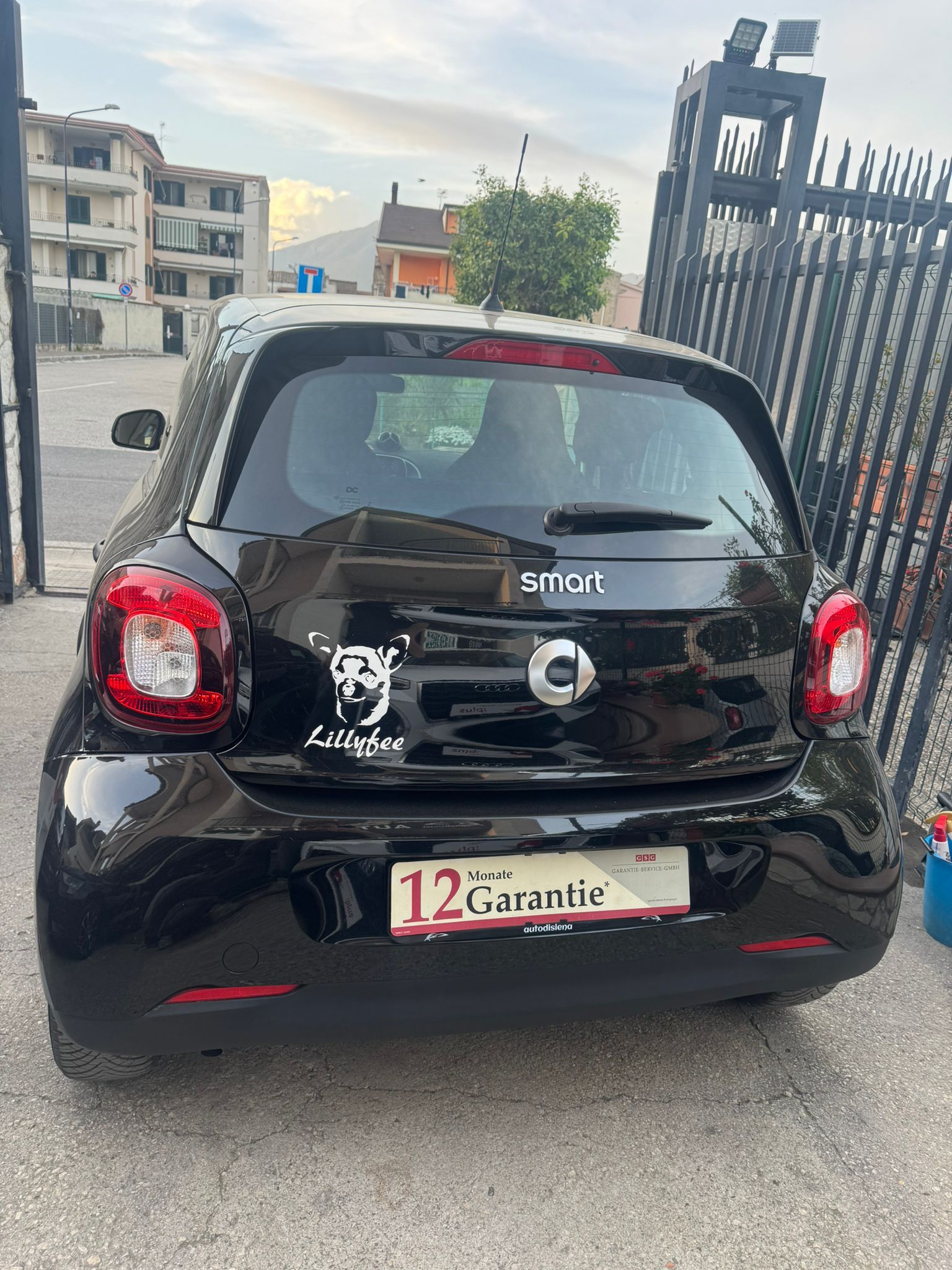 🔥 Smart ForFour Total Black – compatta fuori, completa dentro 🔥