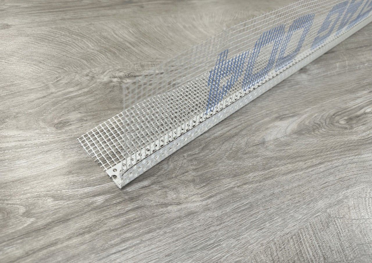 Paraspigolo in pvc con rete 10x10 - barra 2,5 metri bianco